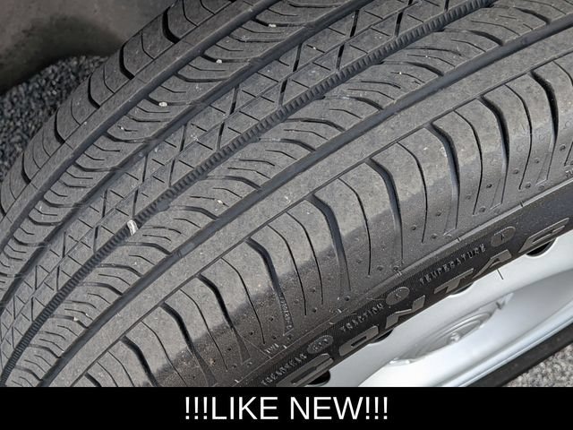 Used 2025 Ford Maverick XL w/ Equipment Group 102A AWD/4WD image 12