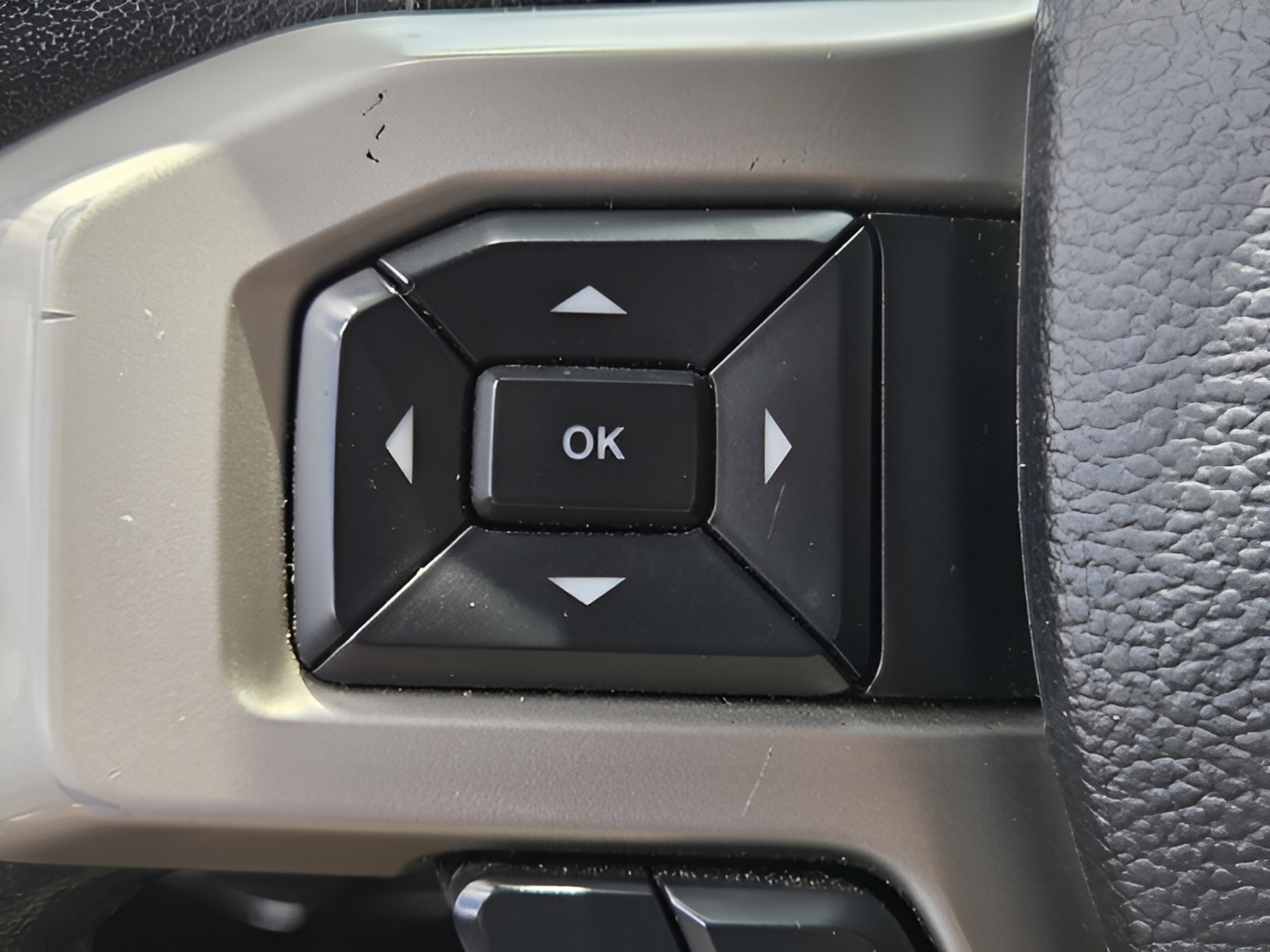 Used 2019 Ford F350 Lariat w/ Lariat Value Package AWD/4WD image 27