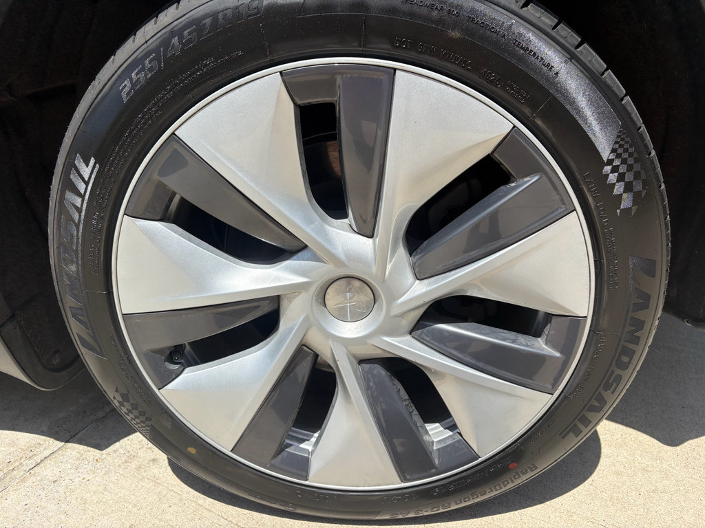 Used 2022 Tesla Model Y Long Range AWD/4WD image 35