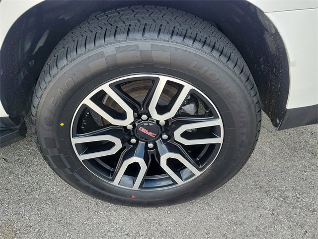 Used 2022 GMC Yukon AT4 w/ Technology Package image 10