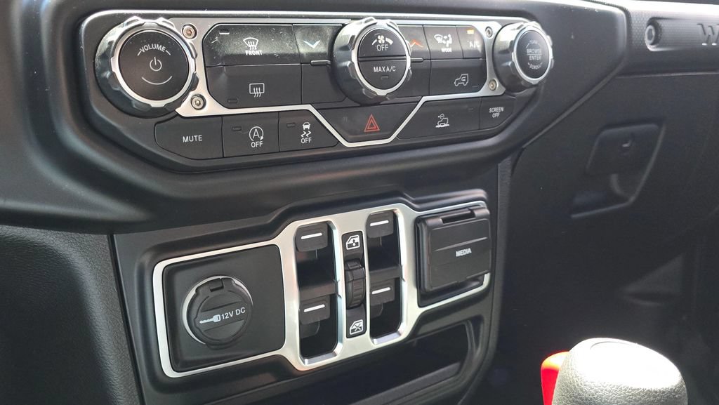 Used 2022 Jeep Wrangler Unlimited Sport AWD/4WD image 32
