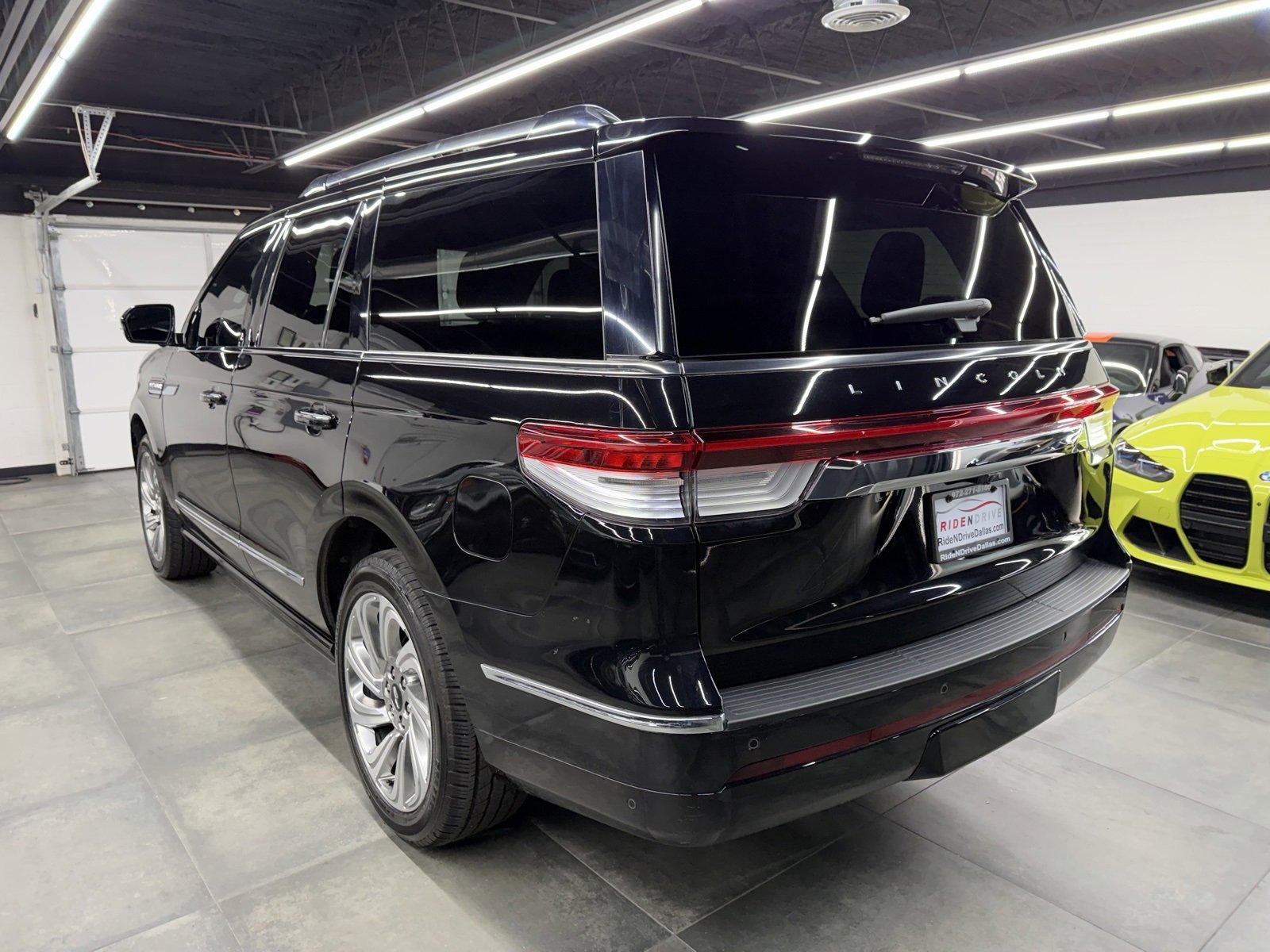 Used 2023 Lincoln Navigator Reserve image 4