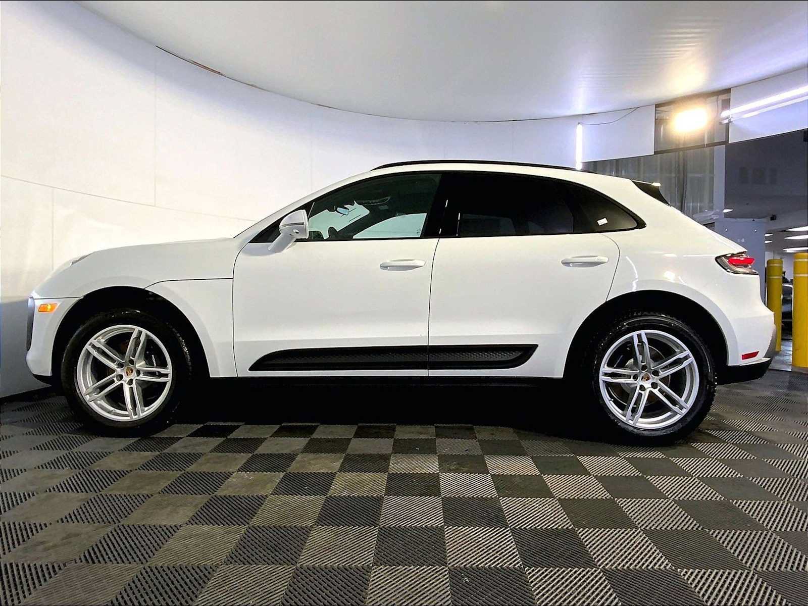 New 2026 Porsche Macan AWD/4WD image 2