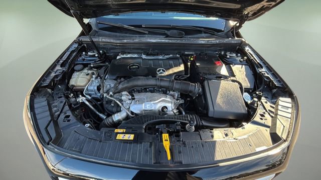 Used 2022 Mercedes-Benz GLB 250 GLB 250 image 33