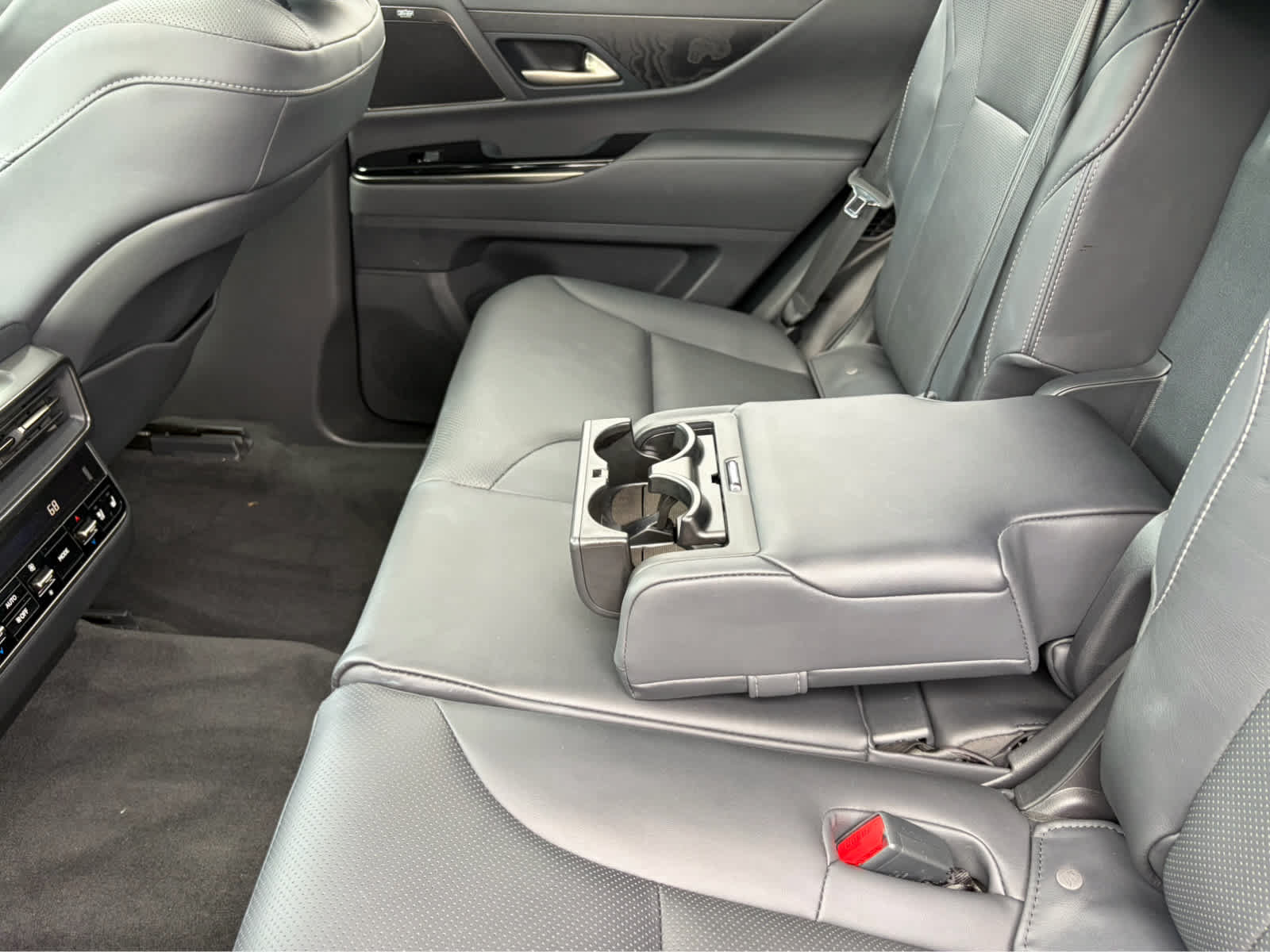 Used 2024 Lexus LX 600 4WD w/ Appearance Package image 27