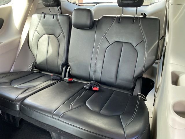 Used 2024 Chrysler Pacifica Touring-L FWD image 29