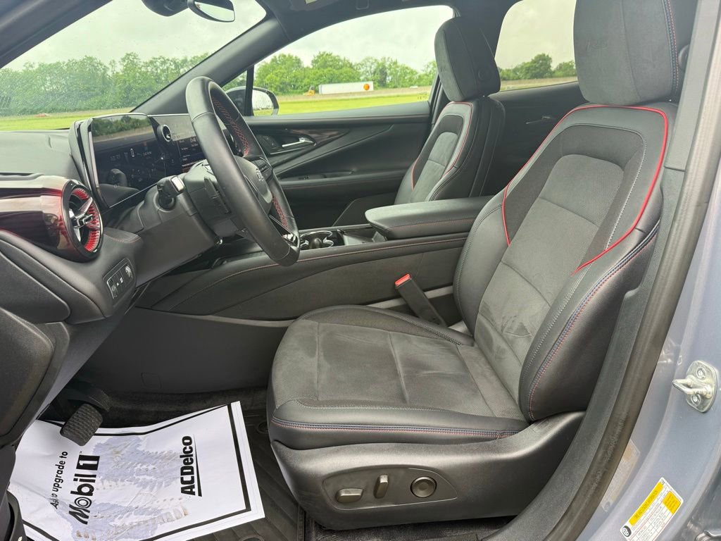 Used 2025 Chevrolet Blazer EV RS AWD/4WD image 28