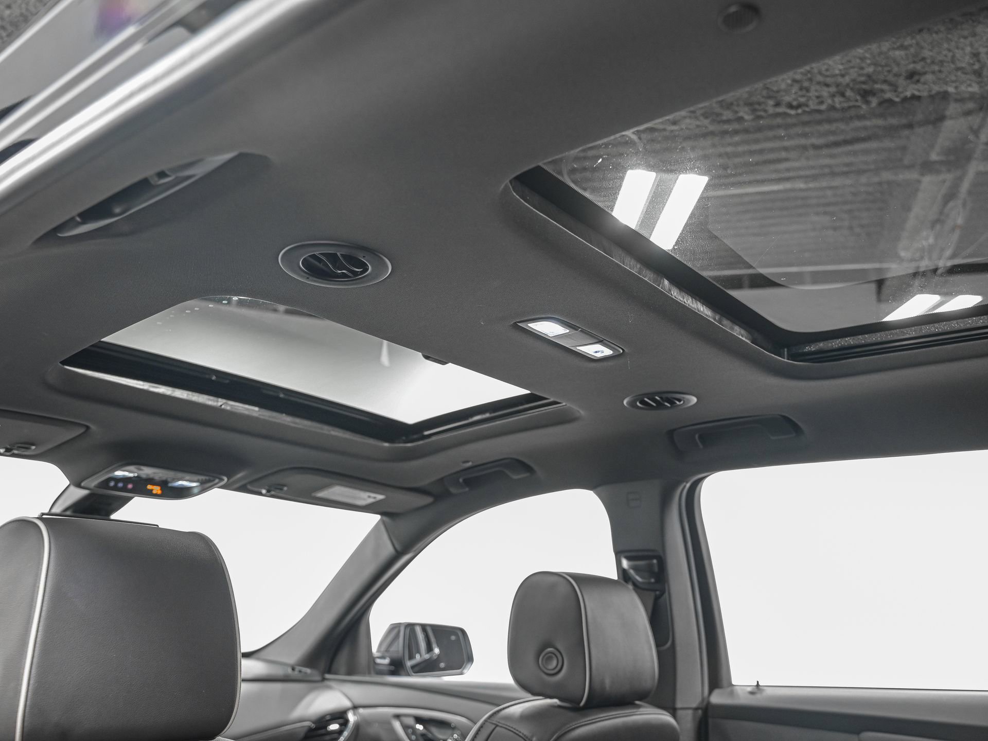 Used 2023 Chevrolet Traverse Premier w/ Redline Edition image 25