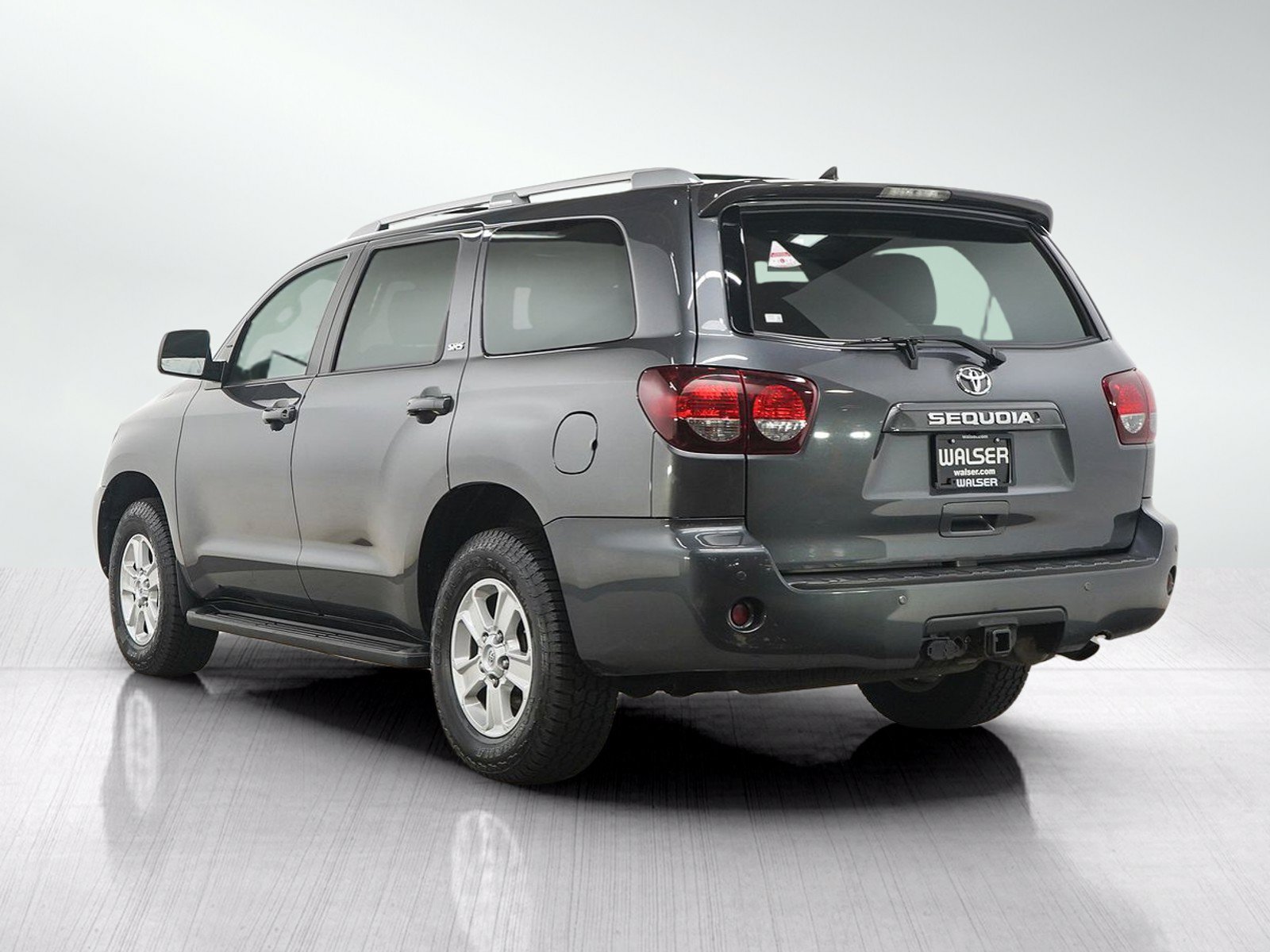 Used 2018 Toyota Sequoia SR5 AWD/4WD image 3