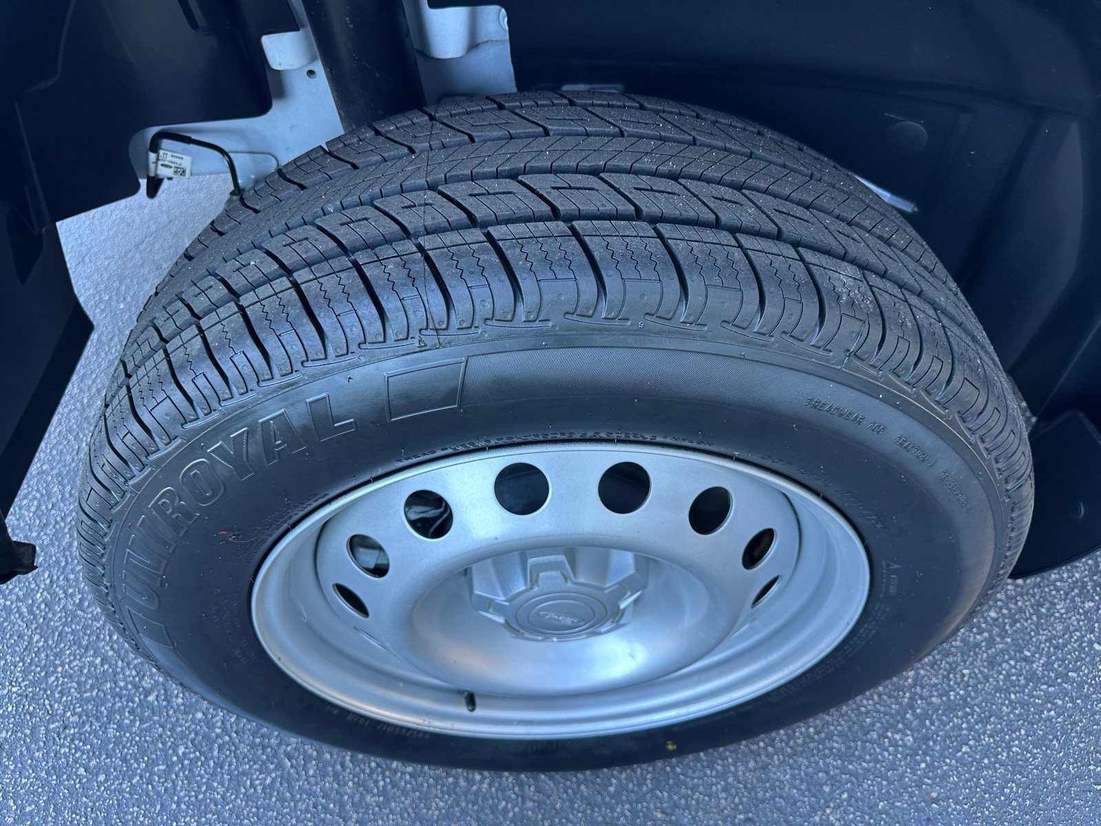 Certified 2025 Ford Maverick XL FWD image 11