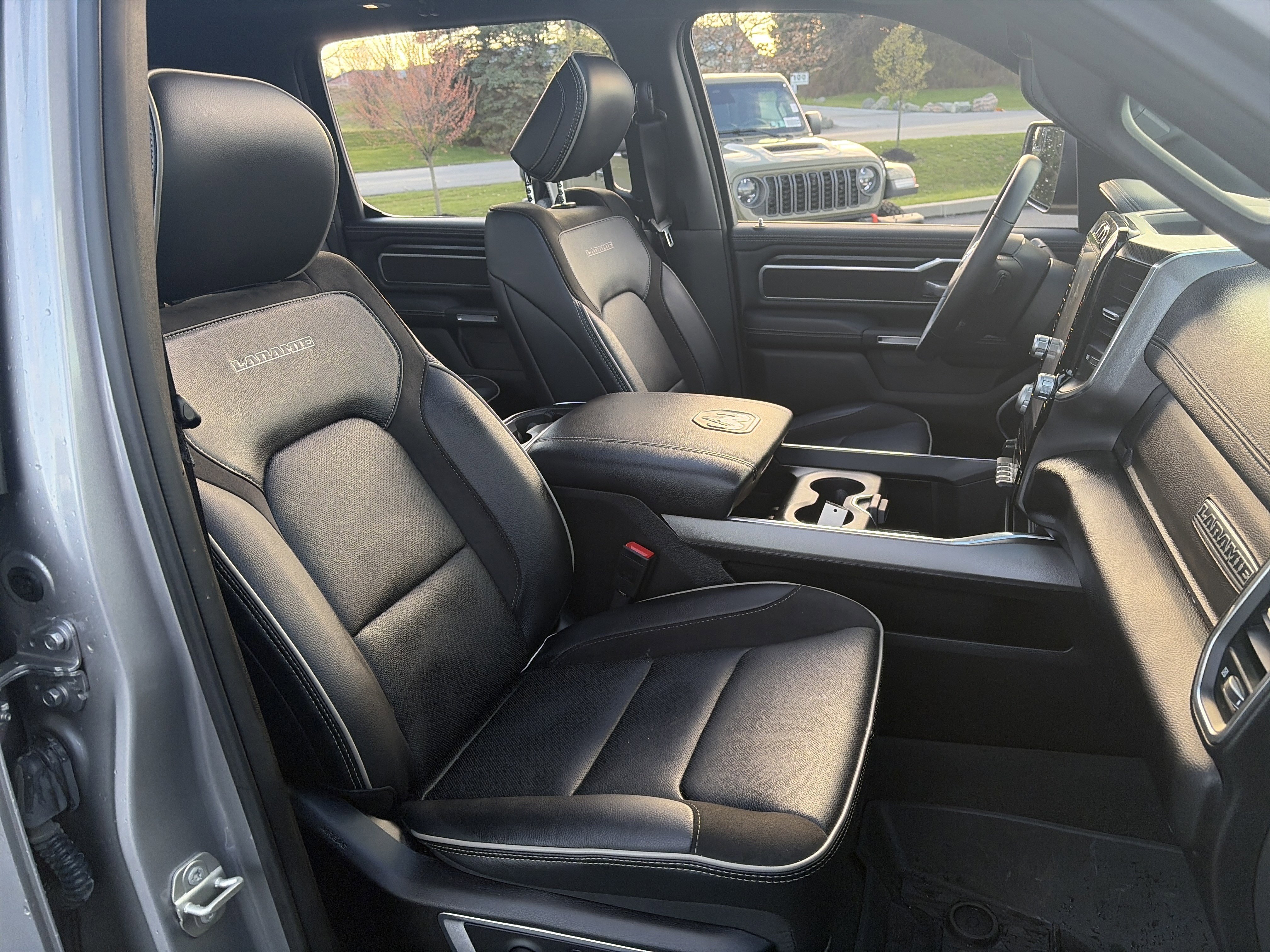 Used 2024 RAM 1500 Laramie image 38