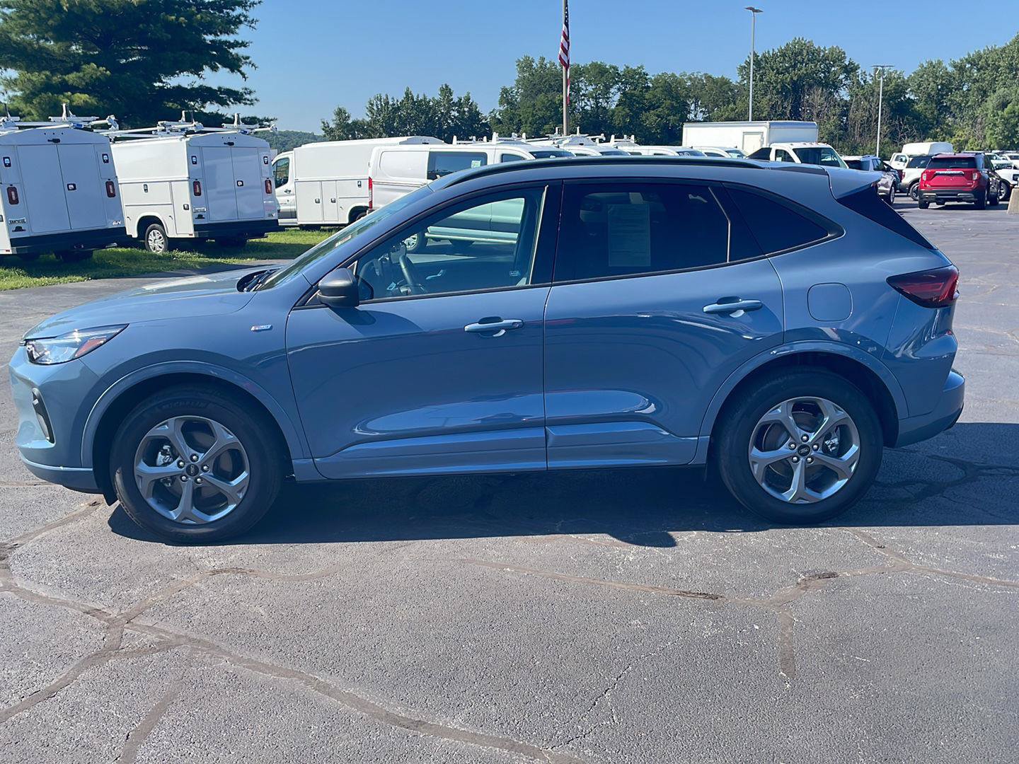 Used 2024 Ford Escape ST-Line w/ Tech Pack #1 AWD/4WD image 2