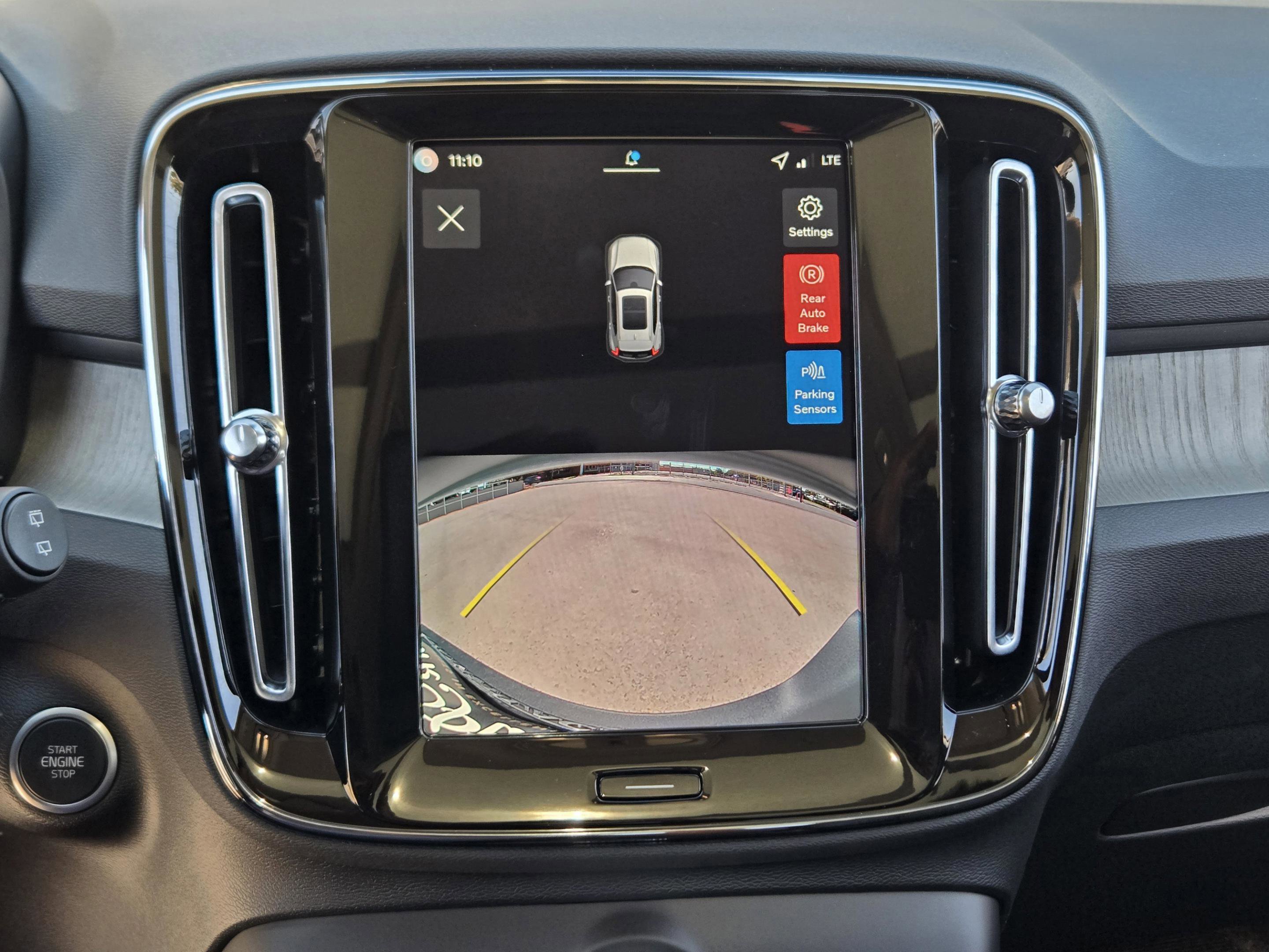 New 2026 Volvo XC40 B4 Core w/ Climate Package FWD image 16