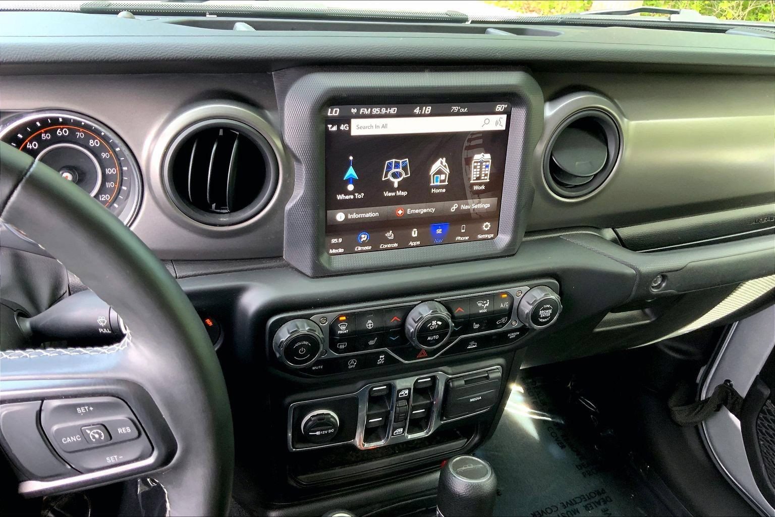 Certified 2023 Jeep Gladiator Sport AWD/4WD image 5