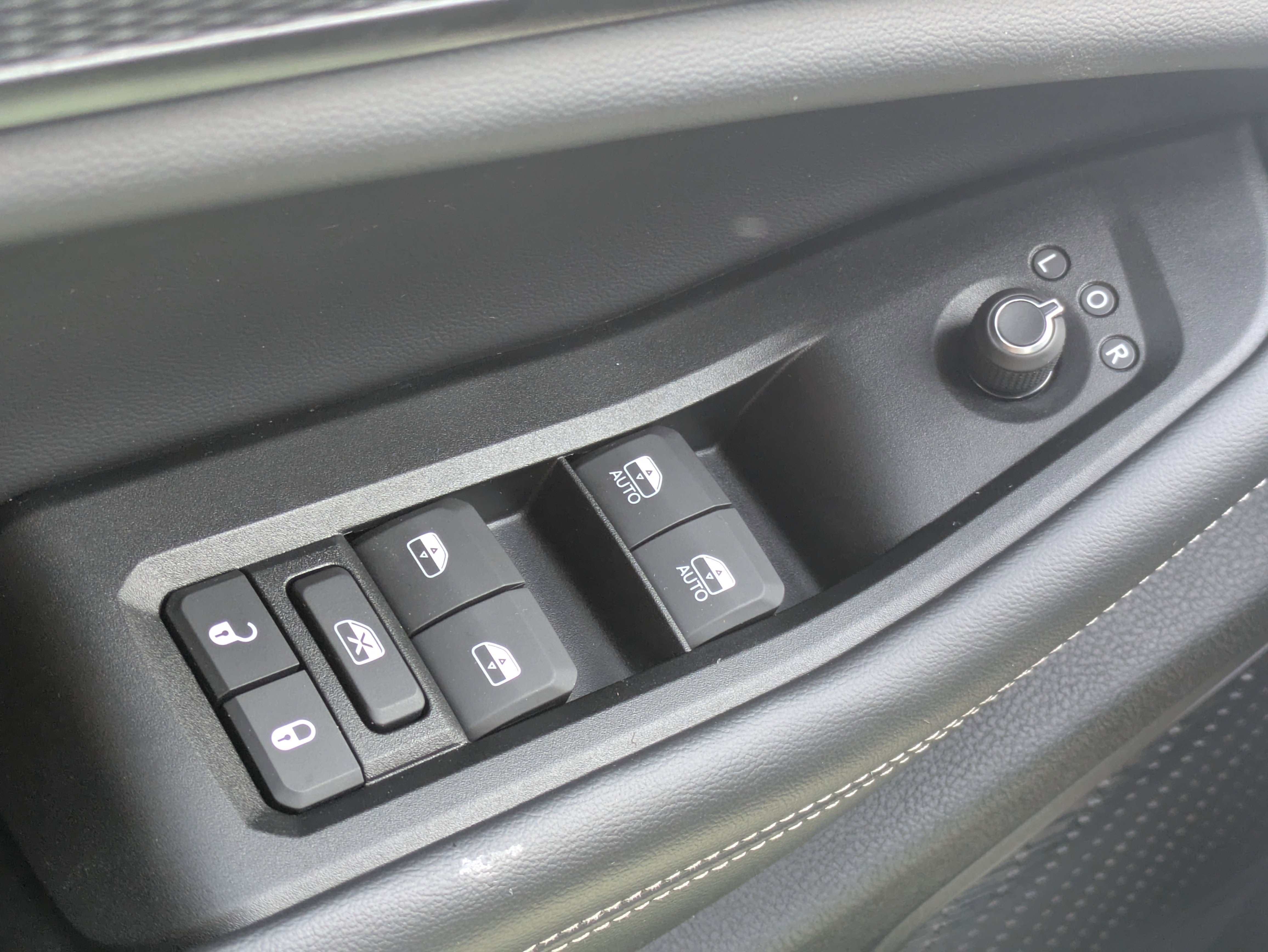 Used 2025 Jeep Grand Cherokee L Altitude AWD/4WD image 40