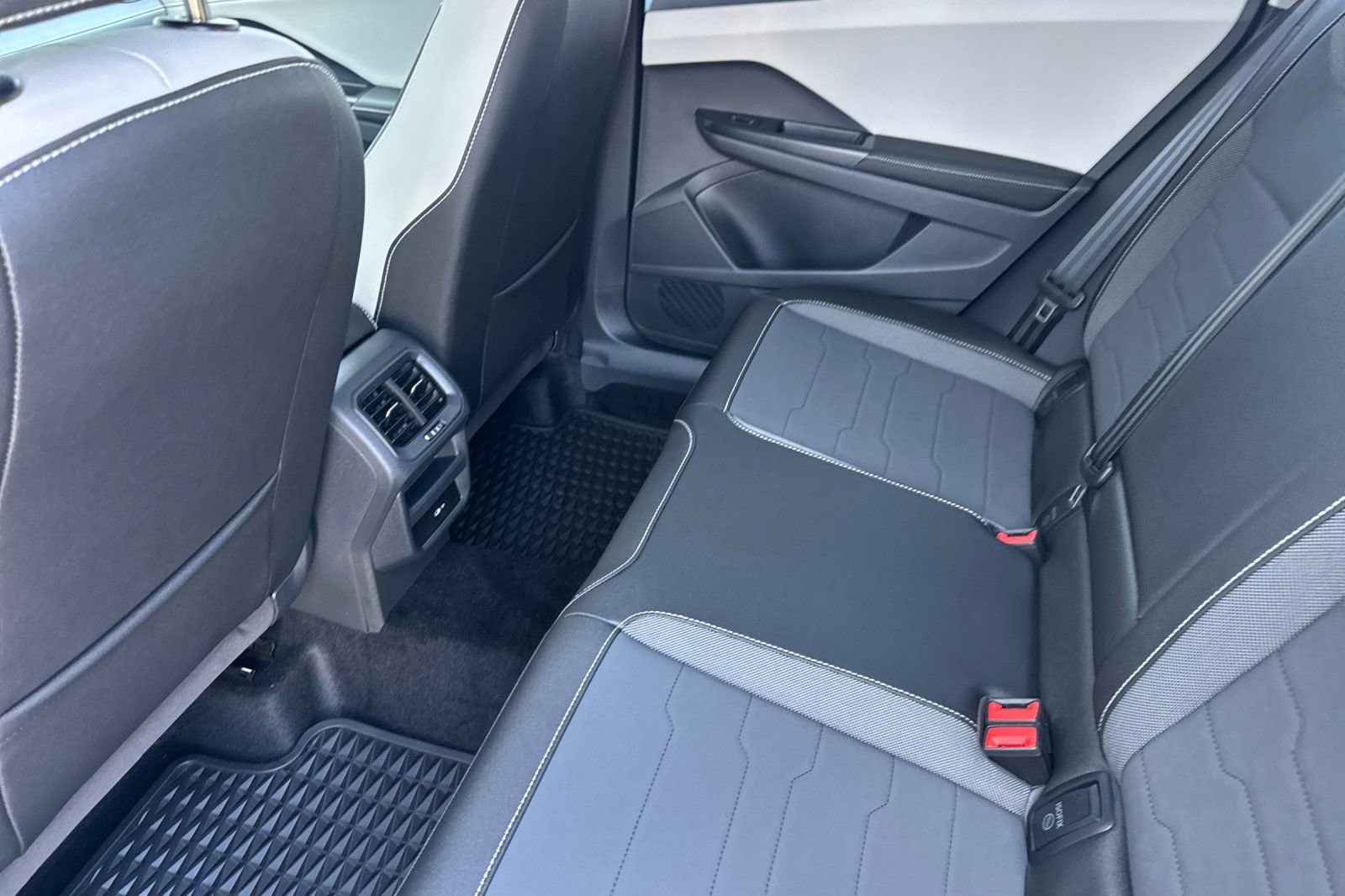 New 2025 Volkswagen Taos SE image 10