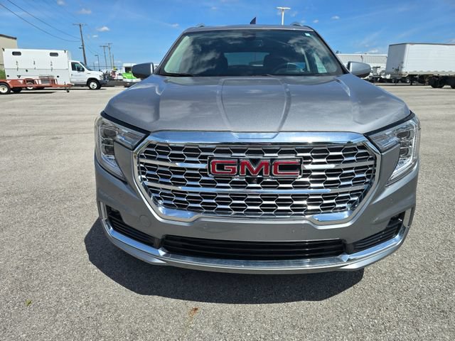 Used 2023 GMC Terrain Denali w/ Denali Premium Package AWD/4WD image 9