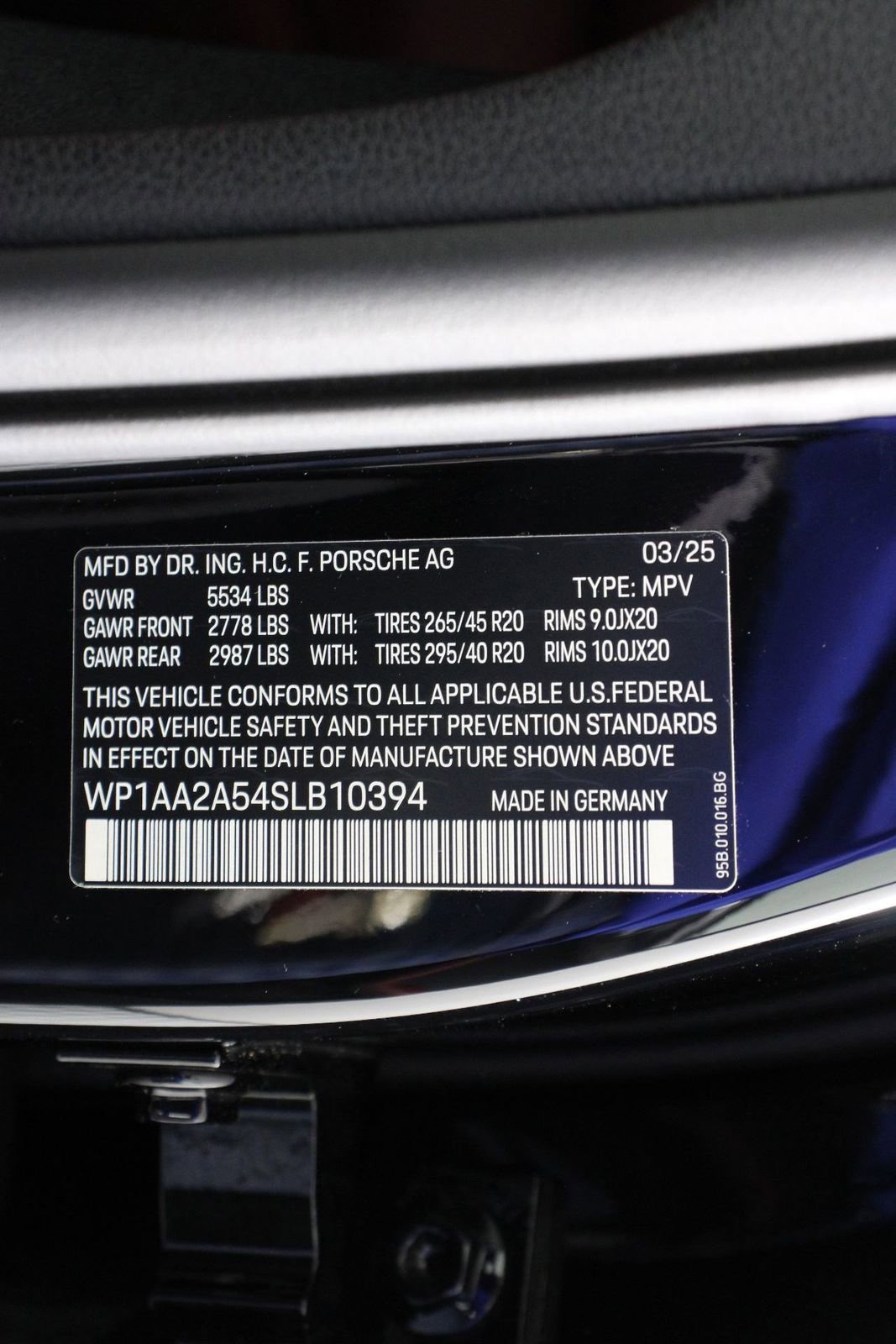 Certified 2025 Porsche Macan image 19