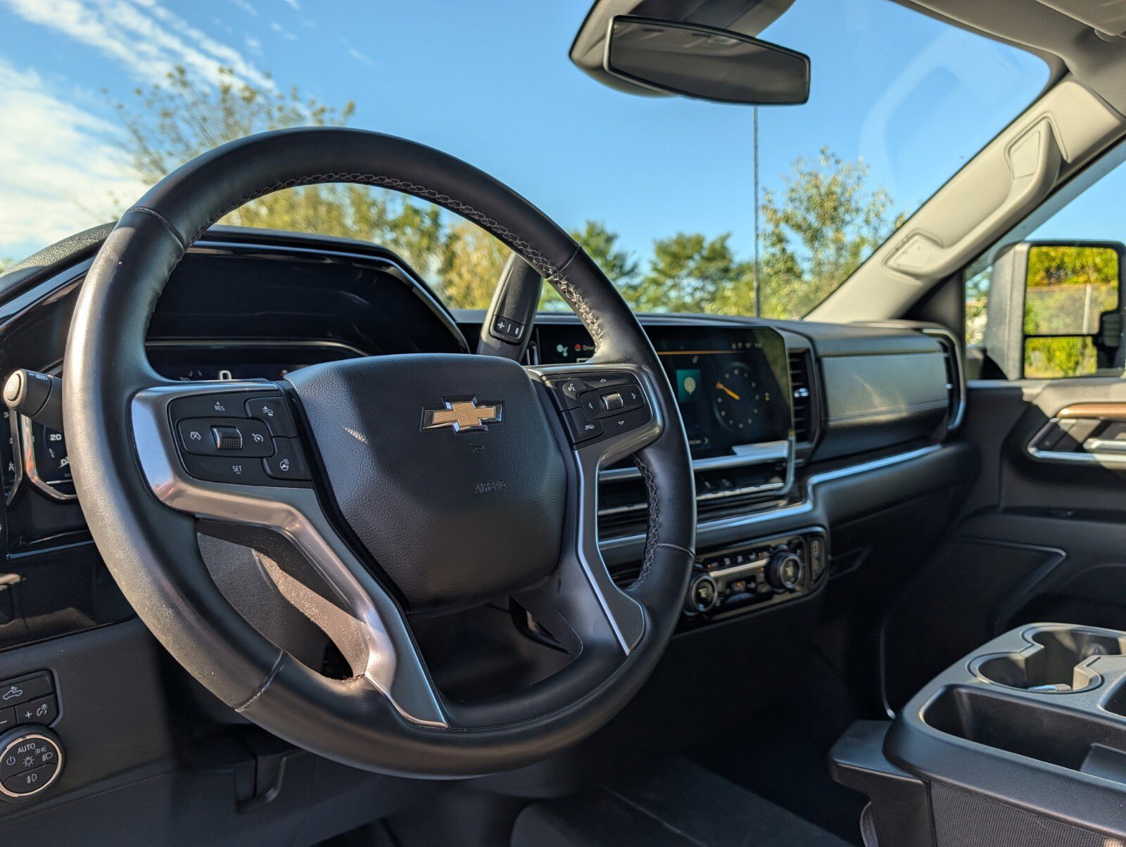 Used 2024 Chevrolet Silverado 2500 LT w/ Convenience Package AWD/4WD image 32