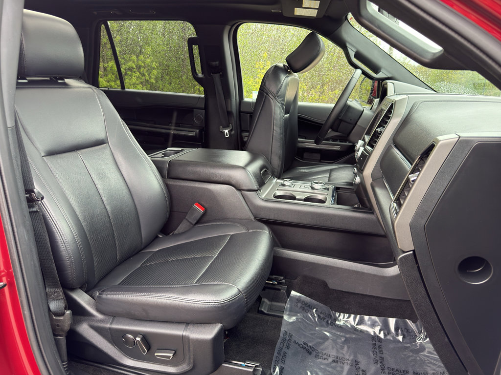 Used 2019 Ford Expedition XLT w/ Equipment Group 202A AWD/4WD image 28