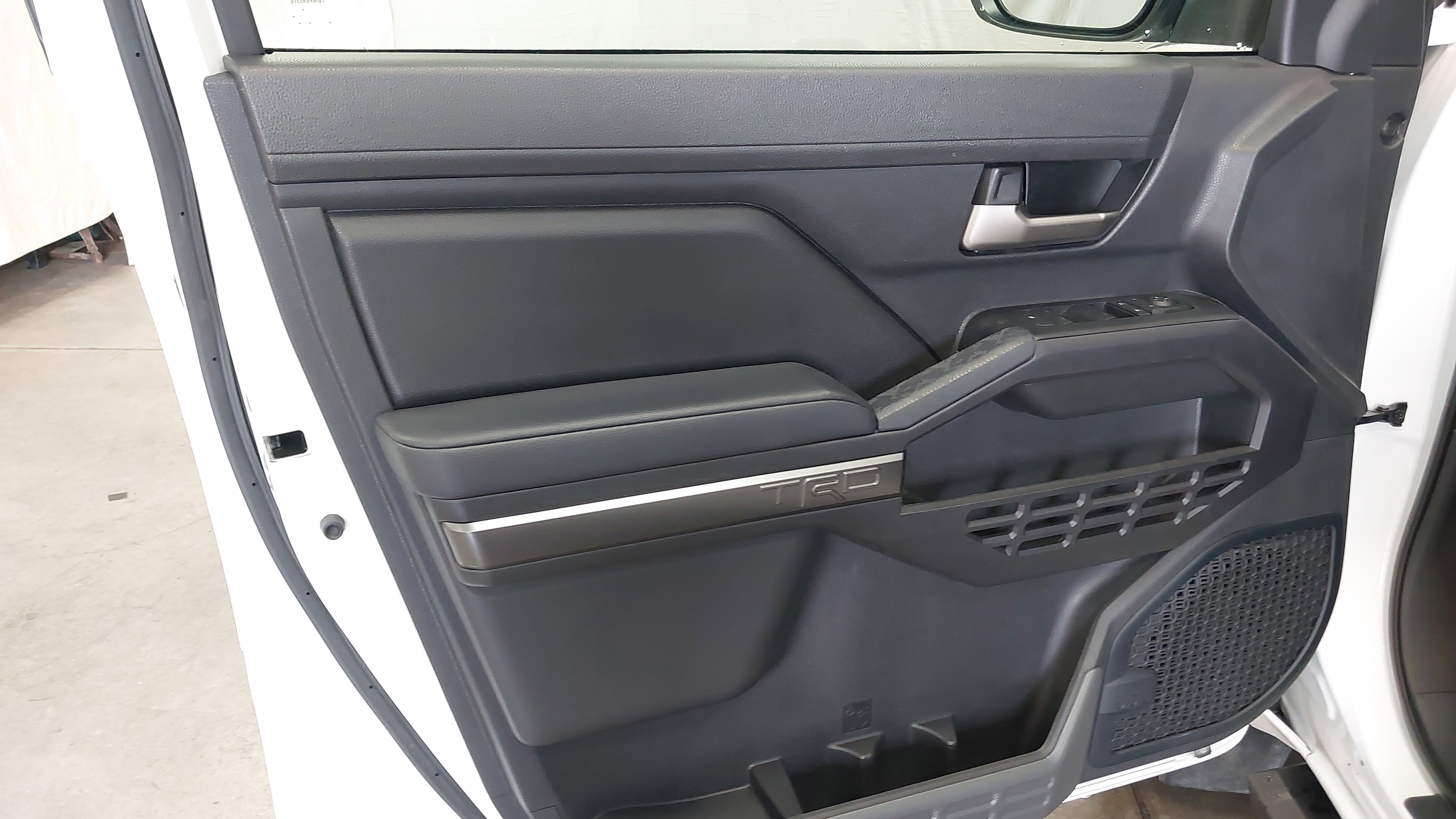 Used 2024 Toyota Tacoma TRD Sport w/ TRD Sport Upgrade Package image 24