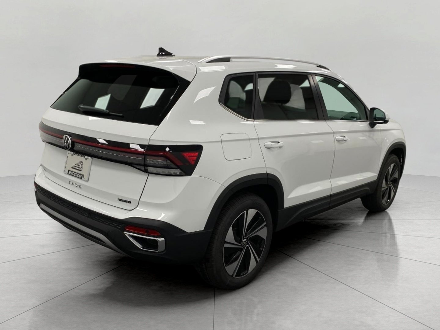 New 2026 Volkswagen Taos SE FWD image 12