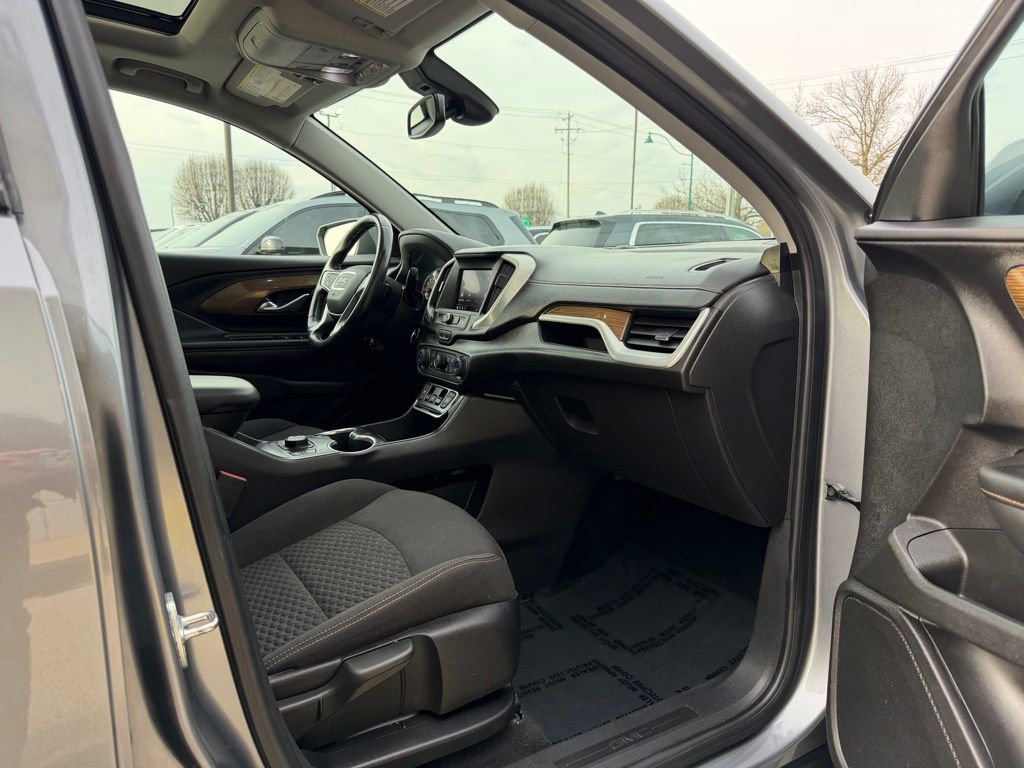 Used 2020 GMC Terrain SLE w/ Driver Convenience Package FWD image 30