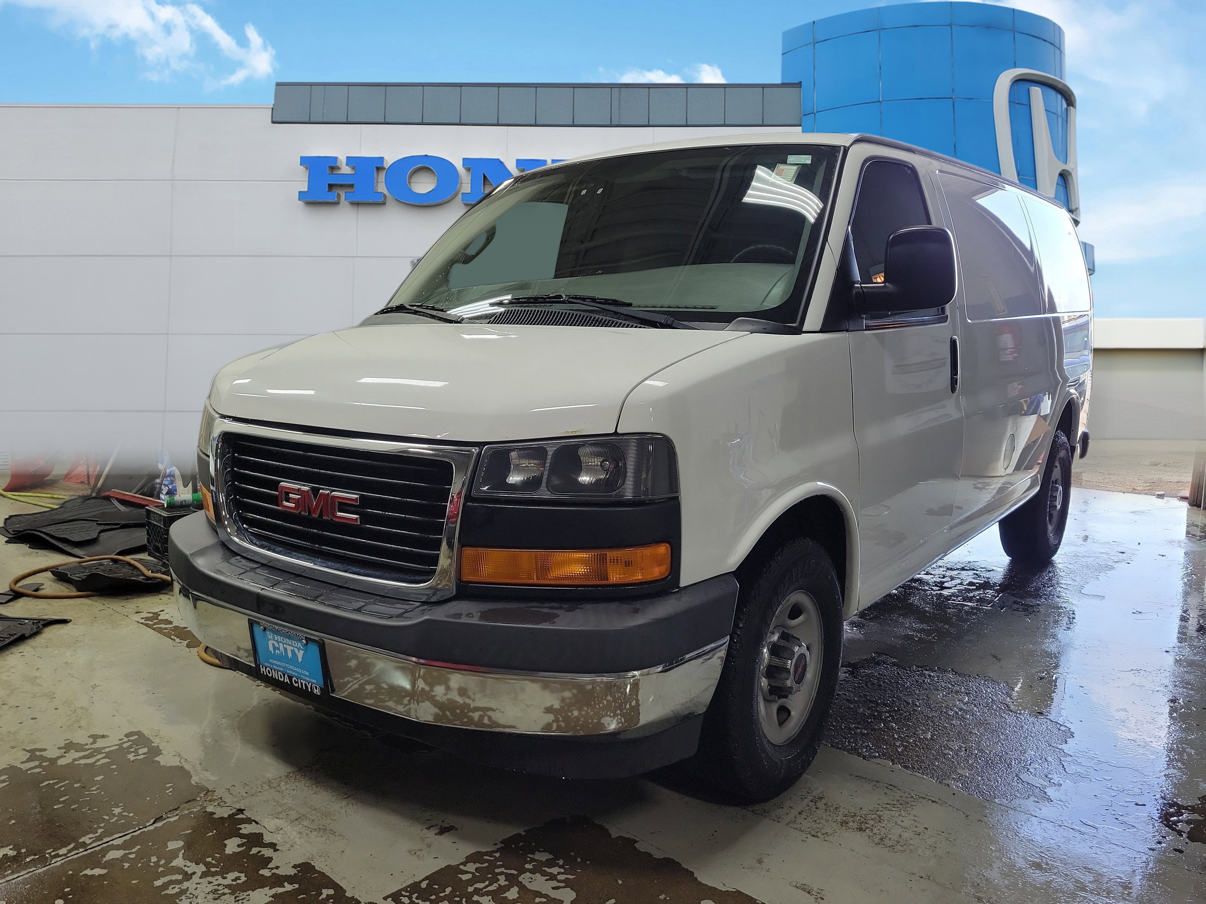 Used 2017 GMC Savana 2500 image 2