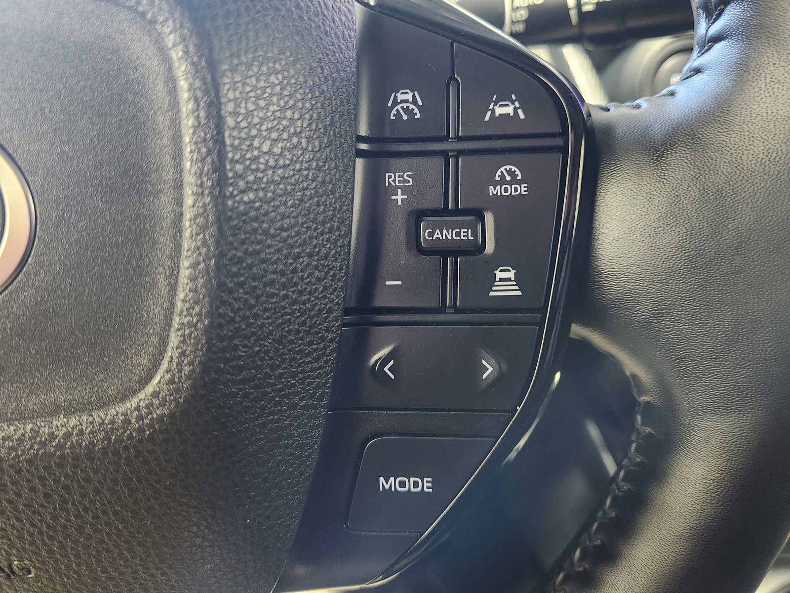 Used 2023 Toyota Prius XLE AWD/4WD image 18