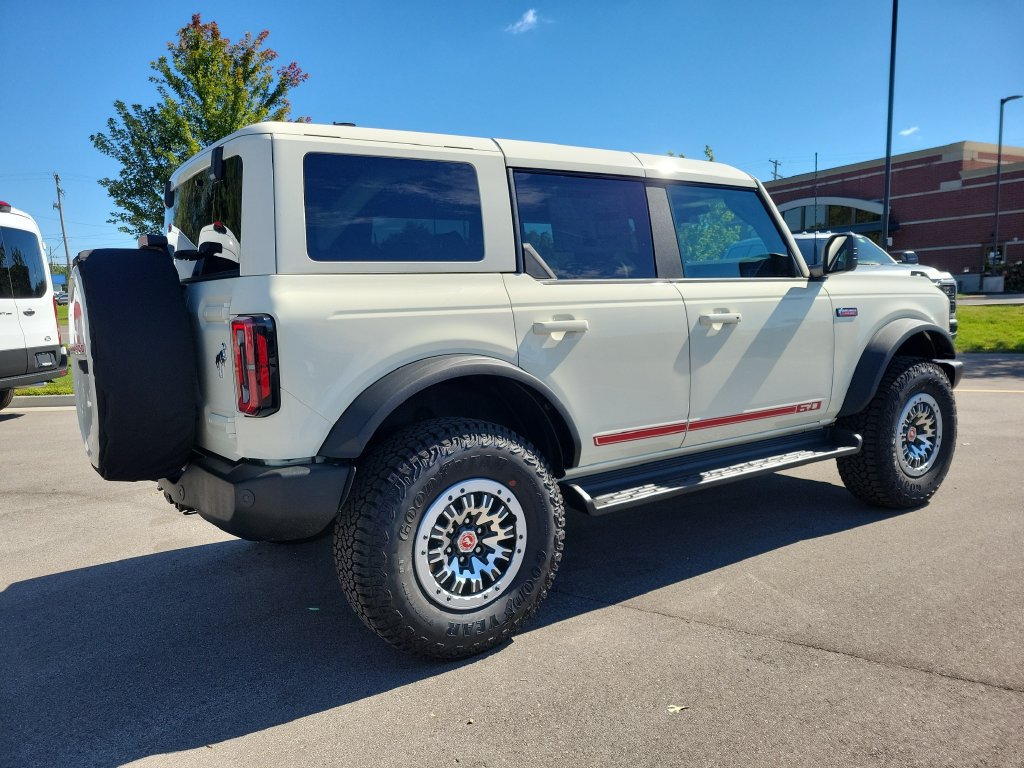New 2026 Ford Bronco Outer Banks w/ Sasquatch Package AWD/4WD image 4