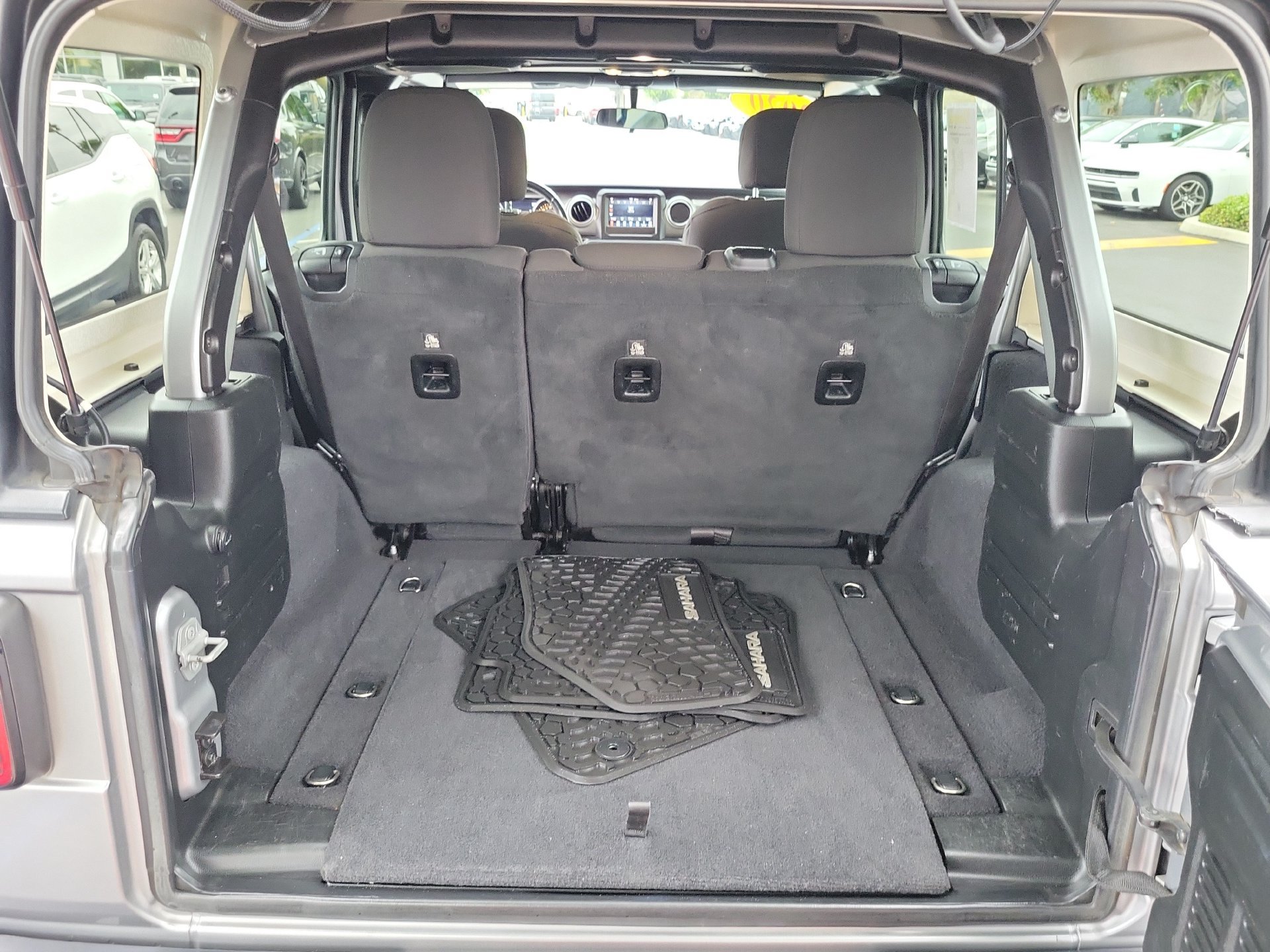 Used 2020 Jeep Wrangler Unlimited Sahara AWD/4WD image 18