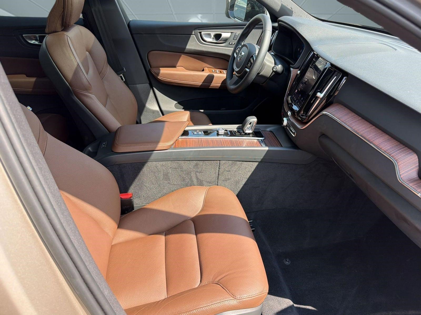 Certified 2024 Volvo XC60 B5 Plus w/ Climate Package AWD/4WD image 30