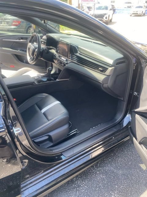 Used 2025 Toyota Camry SE FWD image 16