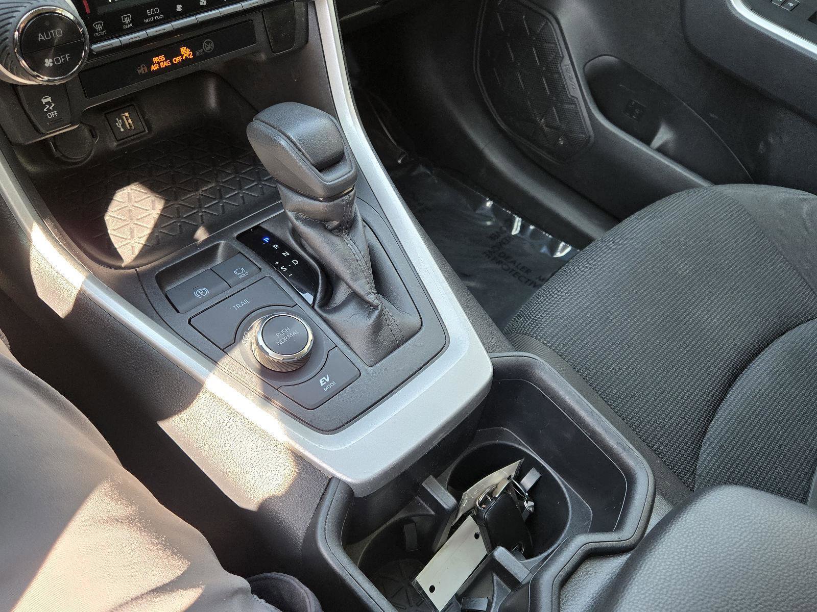 Used 2025 Toyota RAV4 LE AWD/4WD image 24