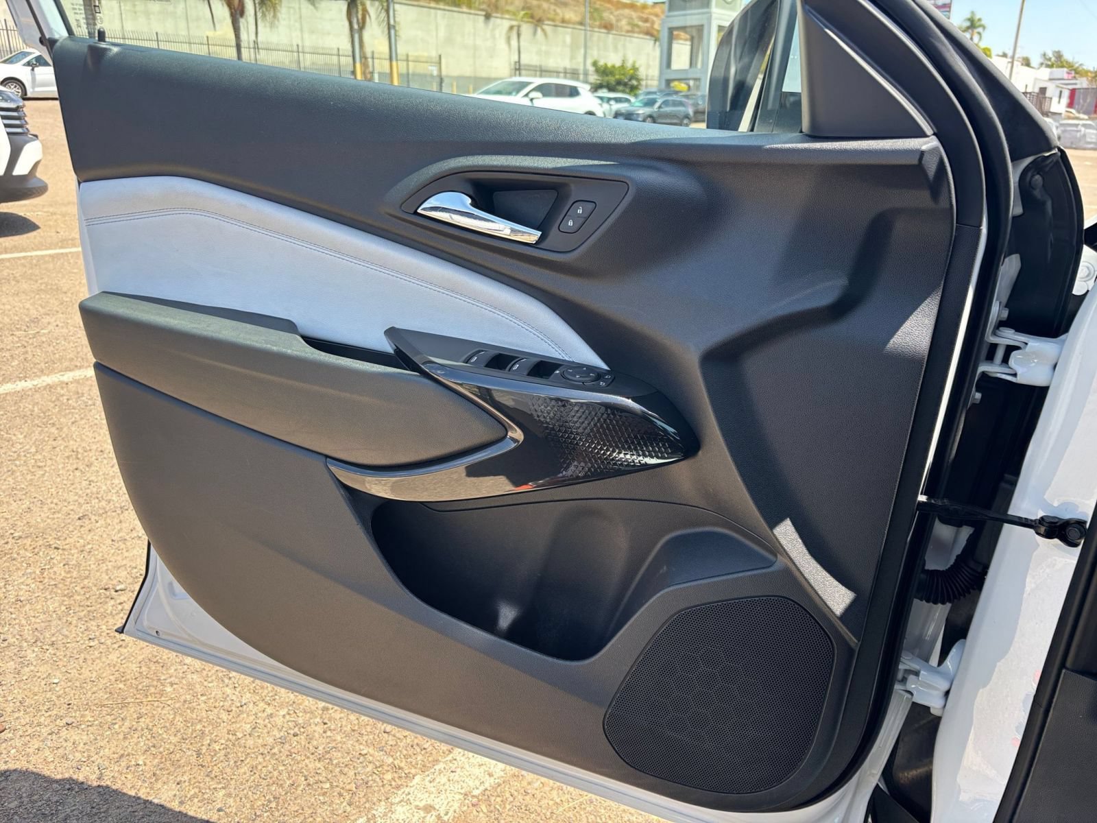Used 2025 Chevrolet Trax LT FWD image 18