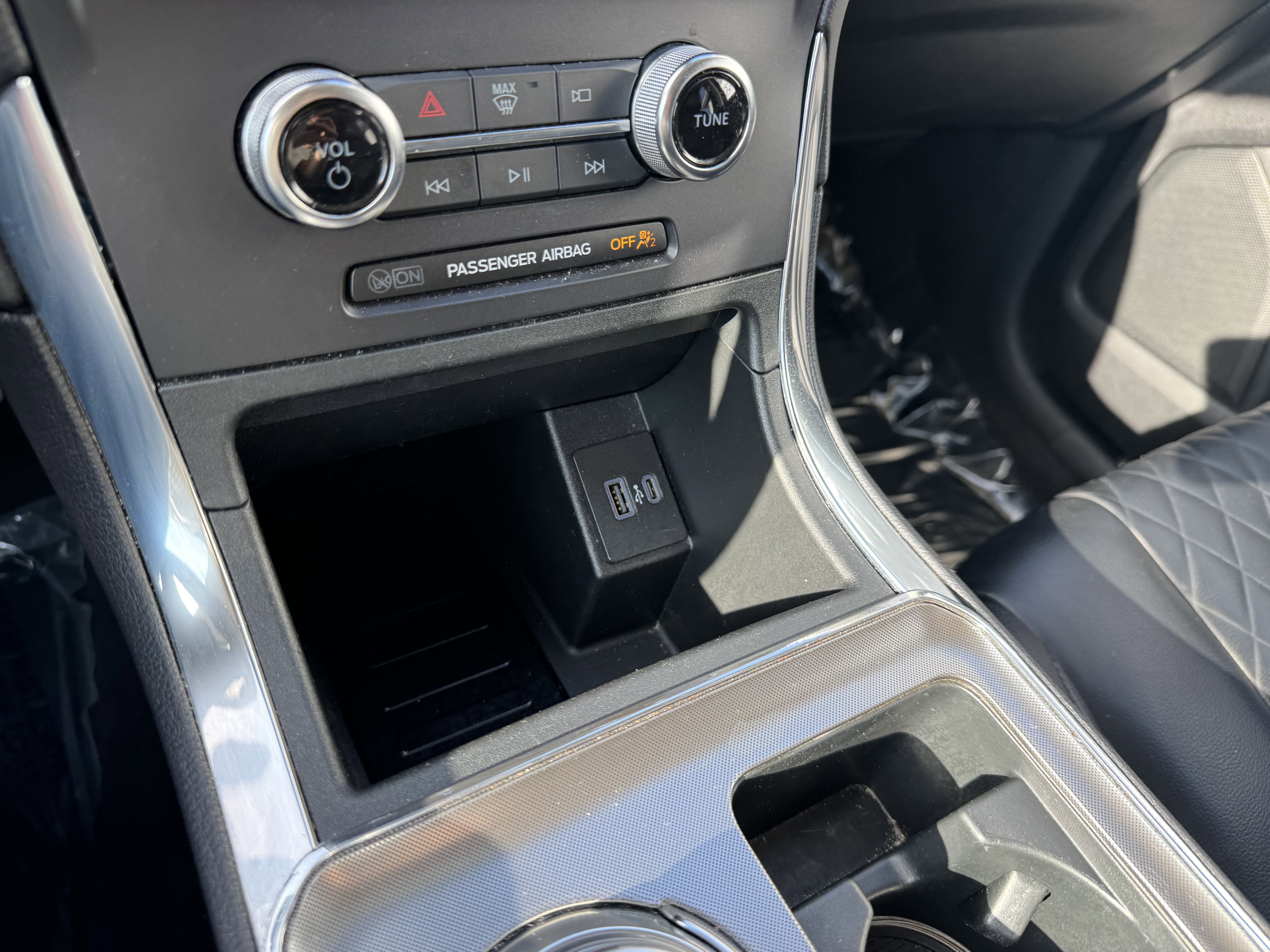 Used 2024 Ford Edge Titanium image 16