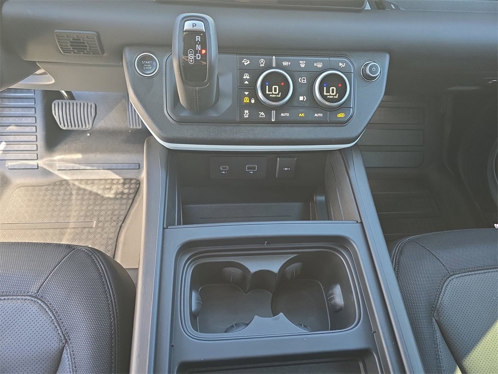 Certified 2021 Land Rover Defender 110 X-Dynamic HSE image 26
