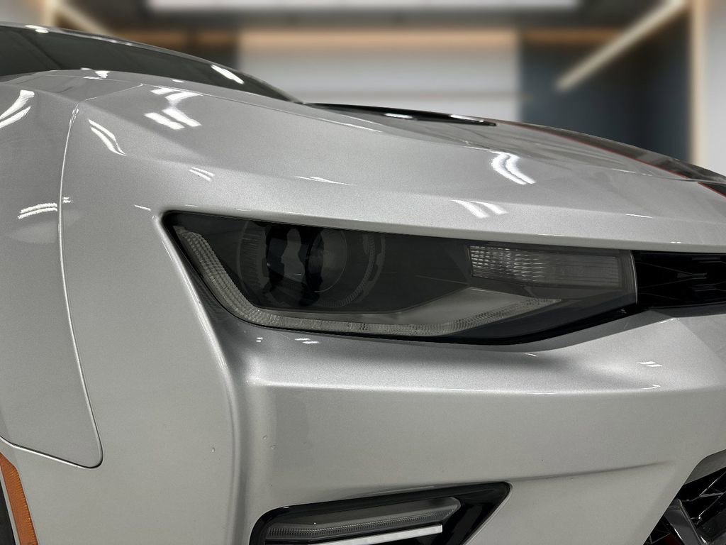Used 2018 Chevrolet Camaro SS RWD image 10