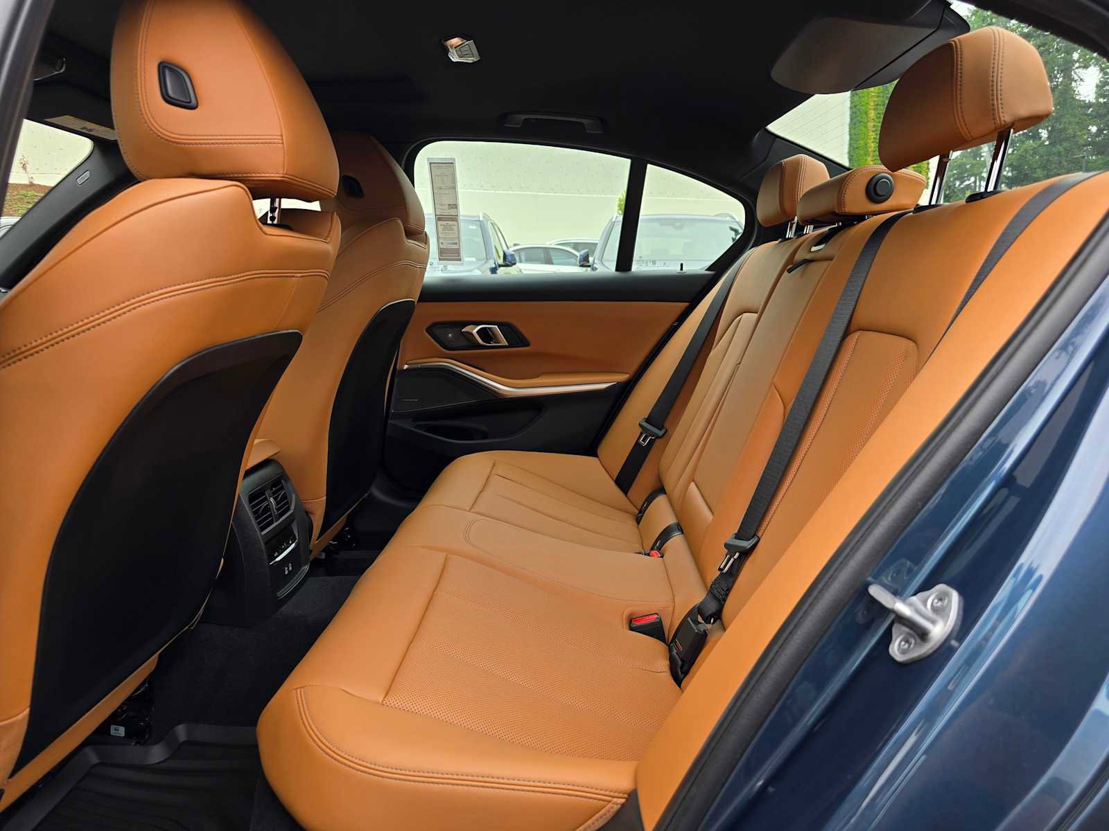 Used 2025 BMW 330i xDrive Sedan w/ Premium Package image 17