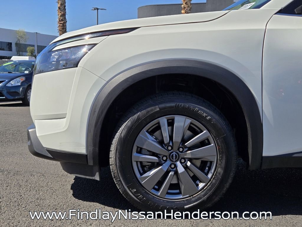 Used 2025 Nissan Pathfinder SV image 9