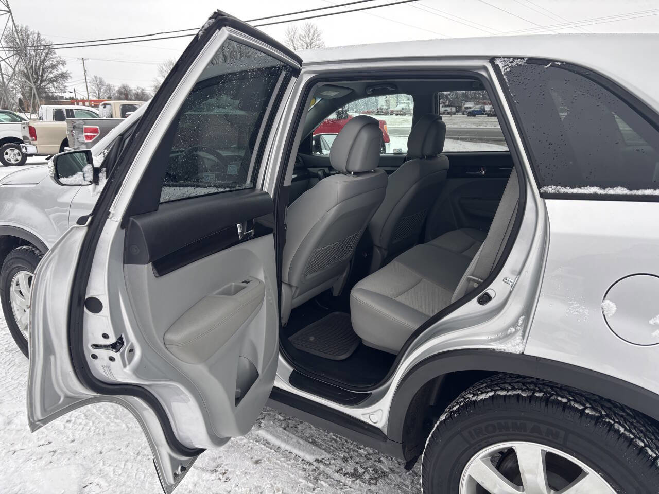 Used 2011 Kia Sorento 2WD image 17