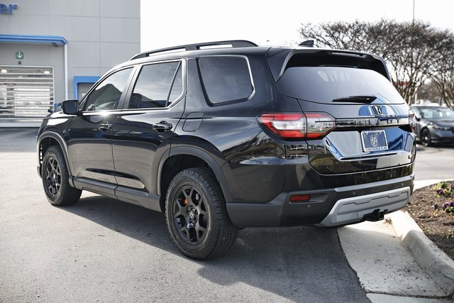 Used 2025 Honda Pilot TrailSport image 4