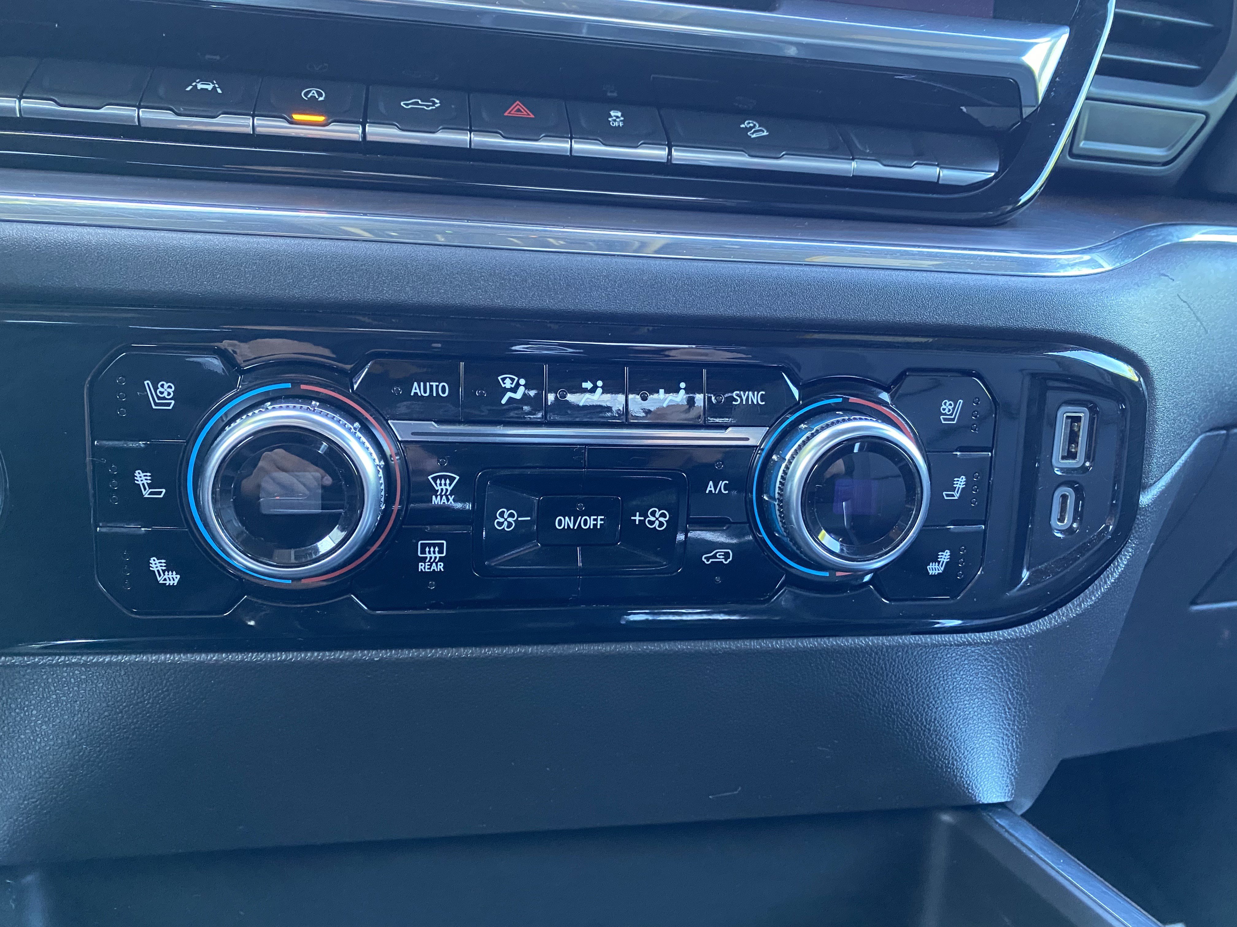 Used 2023 GMC Sierra 1500 SLT w/ SLT Premium Package AWD/4WD image 31