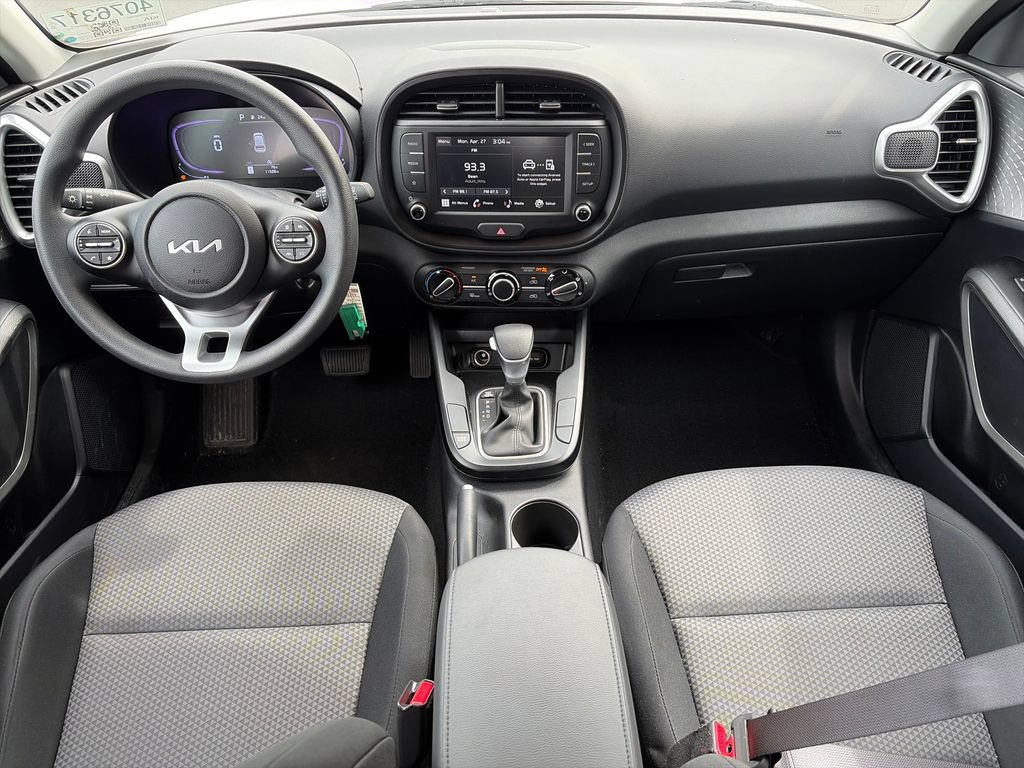 Used 2025 Kia Soul LX FWD image 10