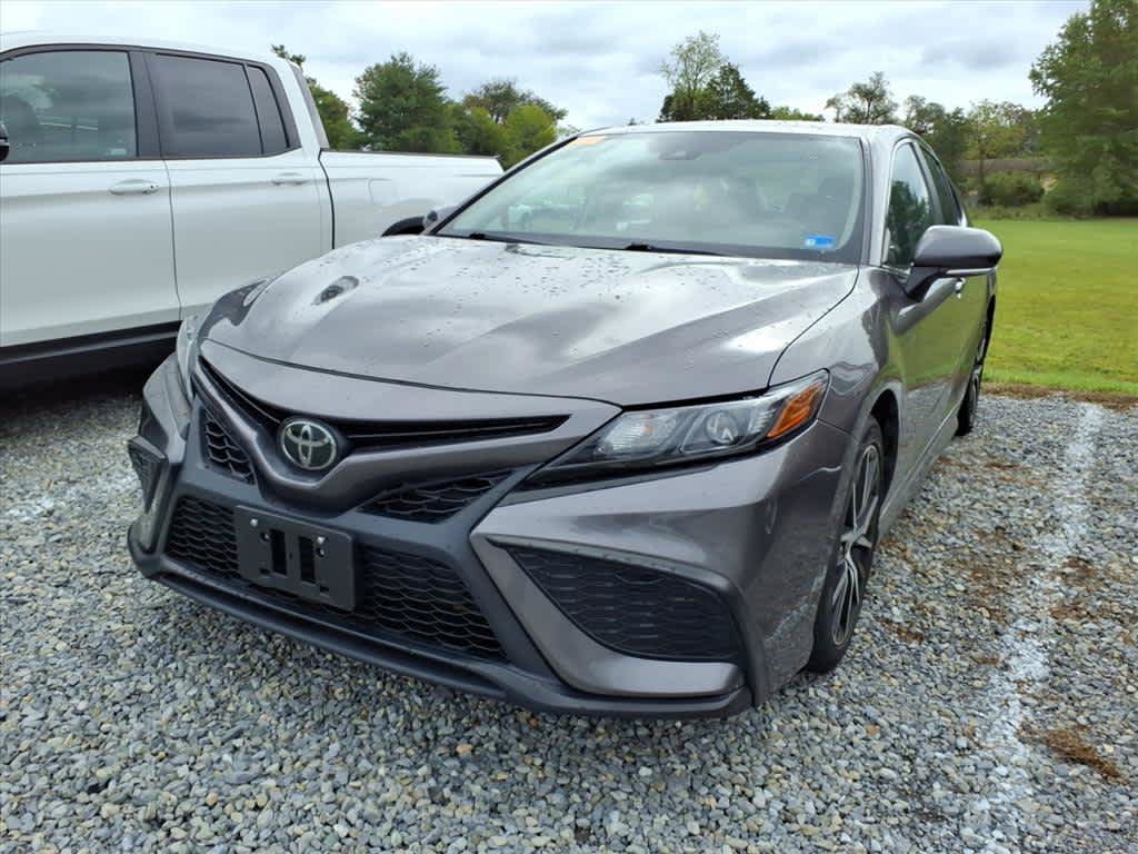 Used 2023 Toyota Camry SE FWD image 3