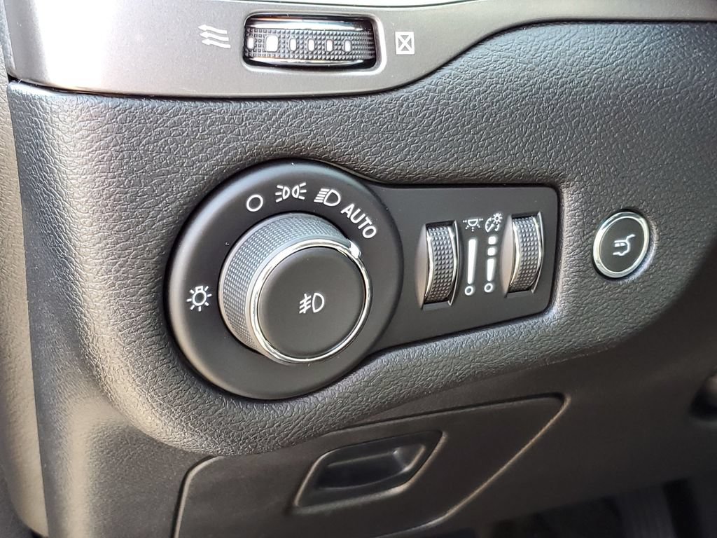 Used 2020 Jeep Cherokee Limited AWD/4WD image 8