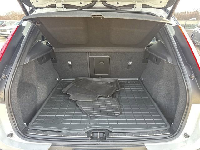 Used 2021 Volvo XC40 T5 R-Design w/ Climate Package image 33