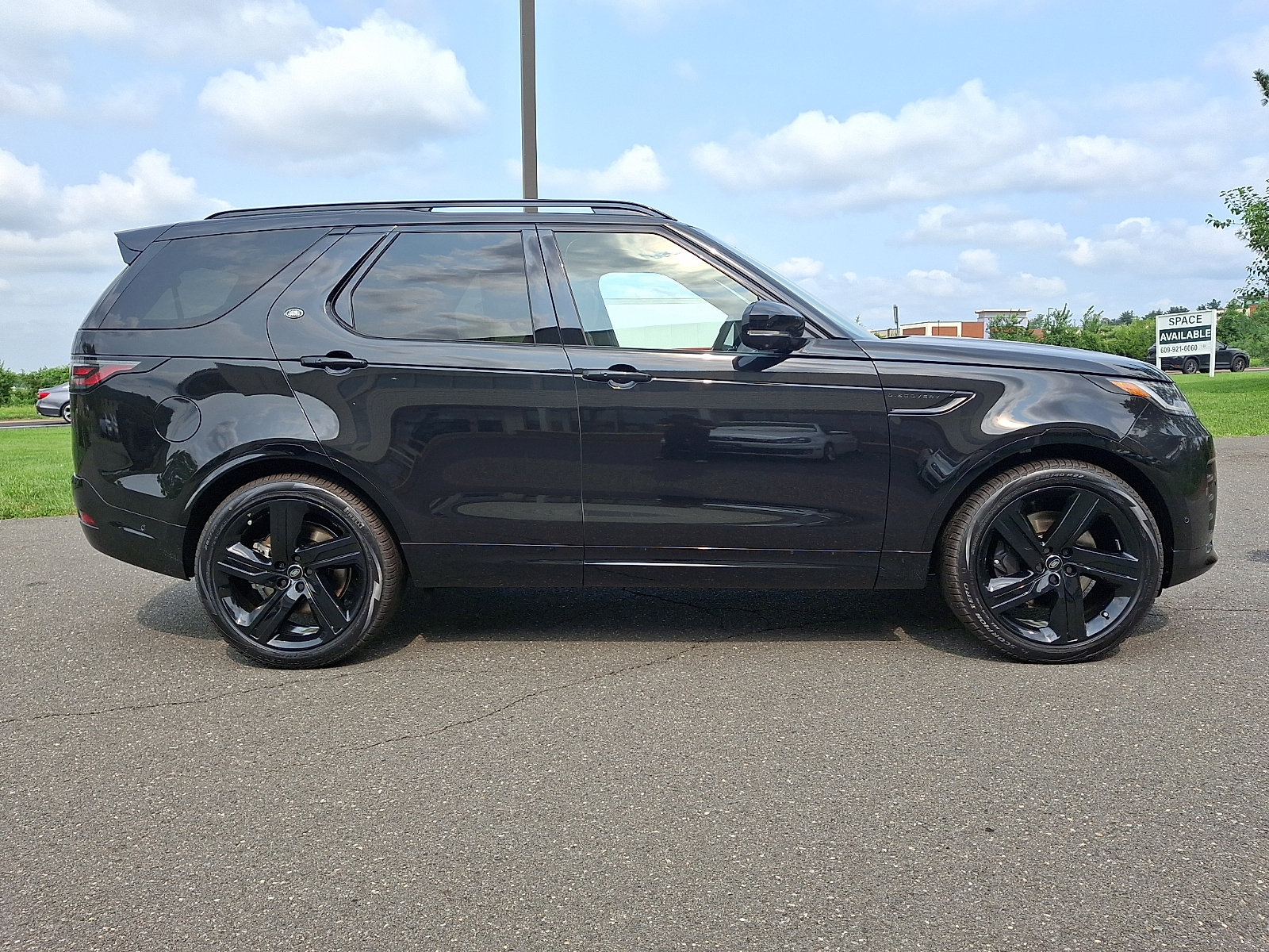 New 2026 Land Rover Discovery Limited Edition AWD/4WD image 7