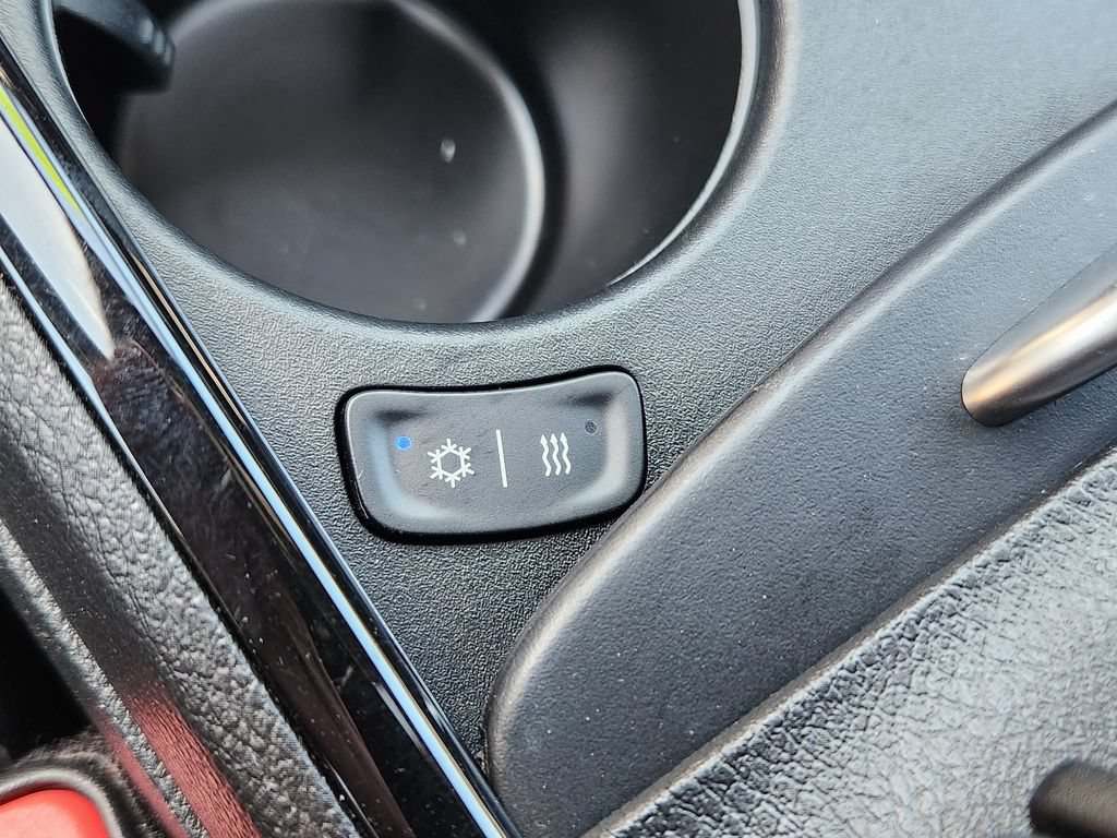 Used 2023 Chrysler 300 C RWD image 28