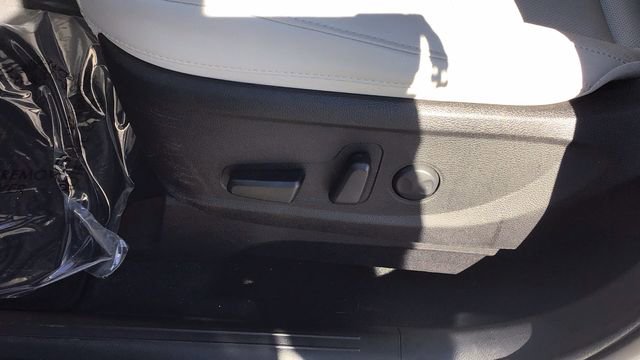 Used 2024 Kia Telluride EX w/ EX Captain's Chair Package image 16